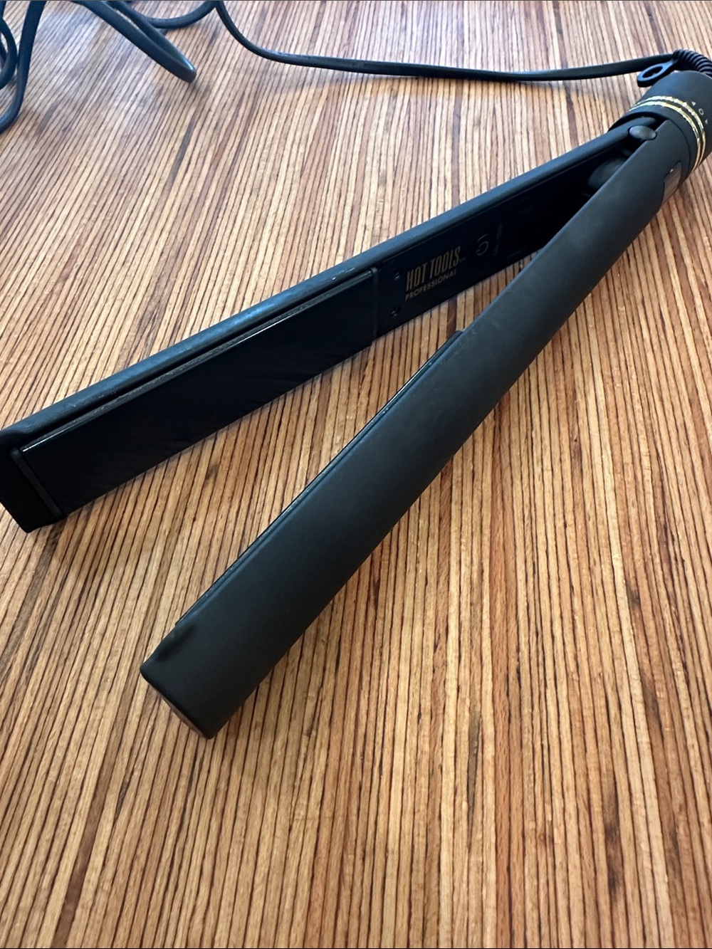 Hot Tools Black Ceramic Hair Straightener - Smooth Styling Performance